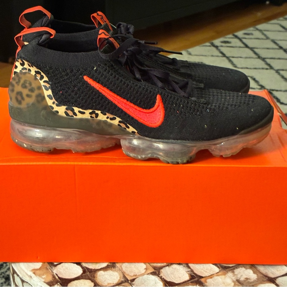 Nike Vapormax rare Black and Red Sneakers with Leopard Print - Picture 6 of 9